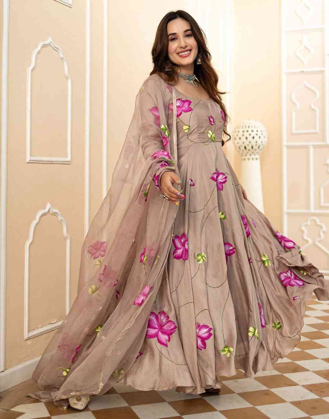 ইন্ডিয়ান গাউন টুপিস গাউন