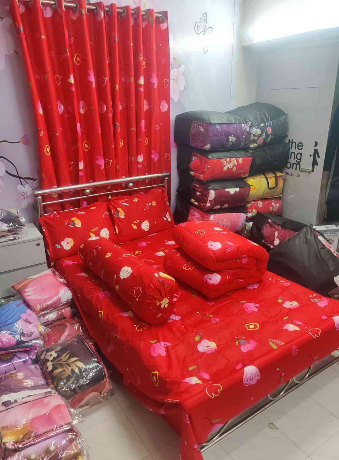 8 Pcs Comforter Set with Cover, Bedsheet, Pillow Covers & Matching Curtains