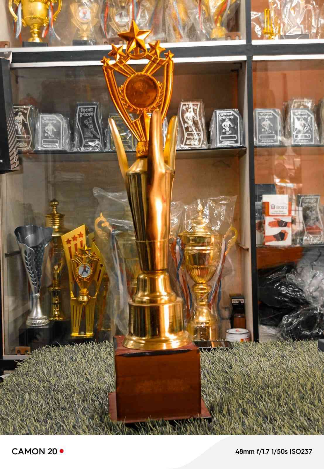 প্রিমিয়াম গোল্ডেন স্পোর্টস ট্রফি ১৮ ইঞ্চি – অ্যাওয়ার্ড ও পুরস্কার ট্রফি