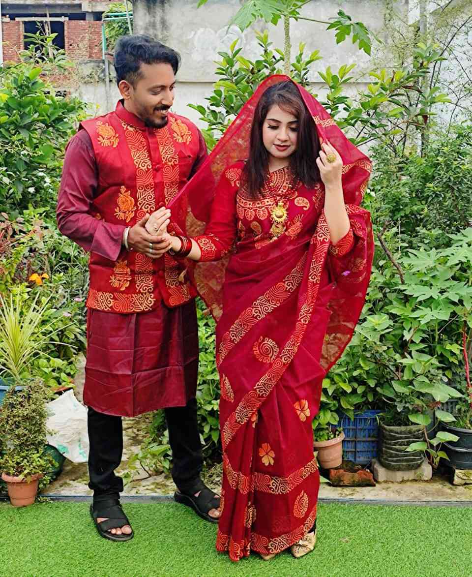 কাপল সেট কালেকশন – হাফ সিল্ক ব্লক প্রিন্ট শাড়ি ও ধুপিয়ান সিল্ক পাঞ্জাবি